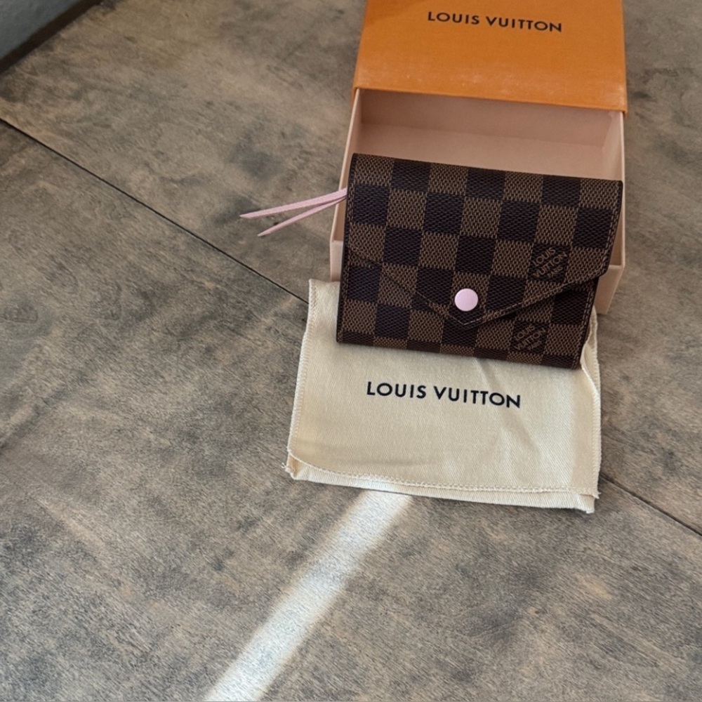 🆕NIB🆕 Louis Vuitton Wallet Damier Ebene & Blush Pink Interior